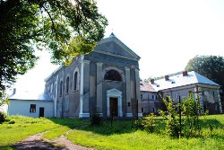 Монастир на Тернопільщині повернули Церкві, - але без землі Монастир на Тернопільщині повернули Церкві, - але без землі